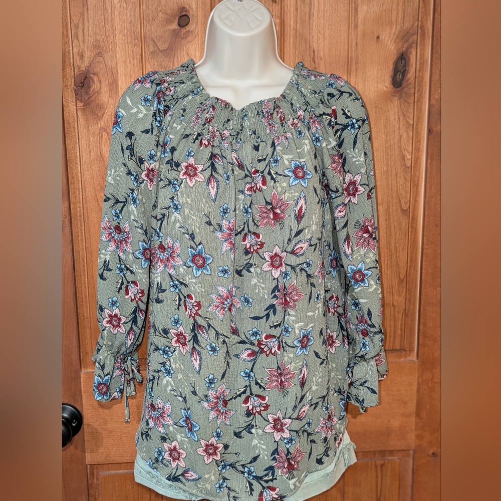 Gilli Green Ruffled 3/4 Sleeve Blouse‎